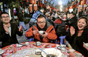 杭州古镇摆传统长街宴