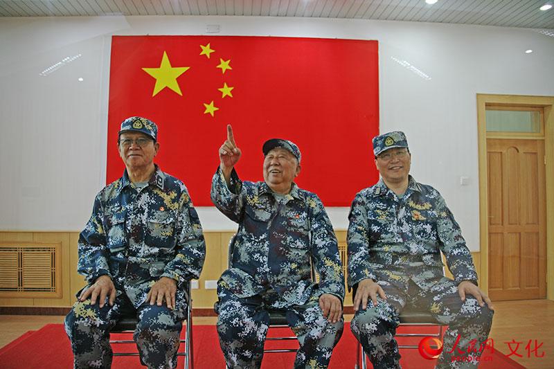 閻肅在酒泉衛星發射中心收集素材、創作歌曲。