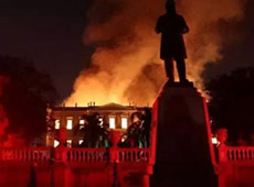 巴西國家博物館大火 僅10%藏品幸存