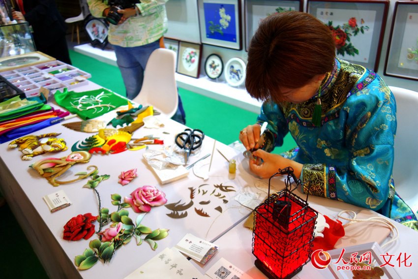 第七屆中國成都國際非物質文化遺產節上，“布糊畫”非遺項目展示