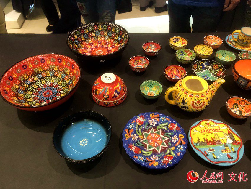 第七屆中國成都國際非物質文化遺產節上，來自國外的泥陶工藝作品展示