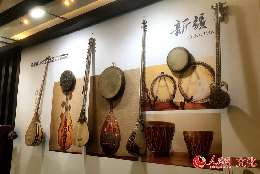 第七屆中國成都國際非物質文化遺產節上，新疆維吾爾族樂器展示