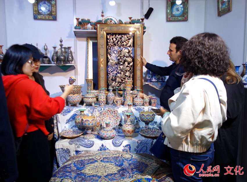 第七屆中國成都國際非物質文化遺產開幕式期間，國外藝術制品展示
