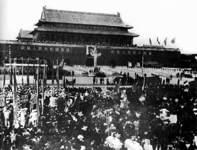 1949年10月1日,中华人民共和国开国大典时30万游行群众汇聚北京天安门