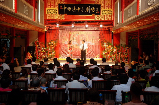 组图:首个<em>男女相声</em>专场北上京城 (2)--文化--人民